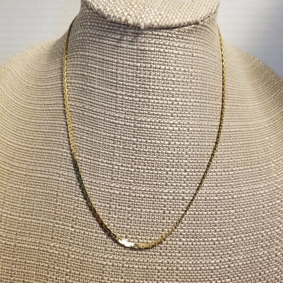 necklace Jewelry - Eighteen inch gold tone chain necklace